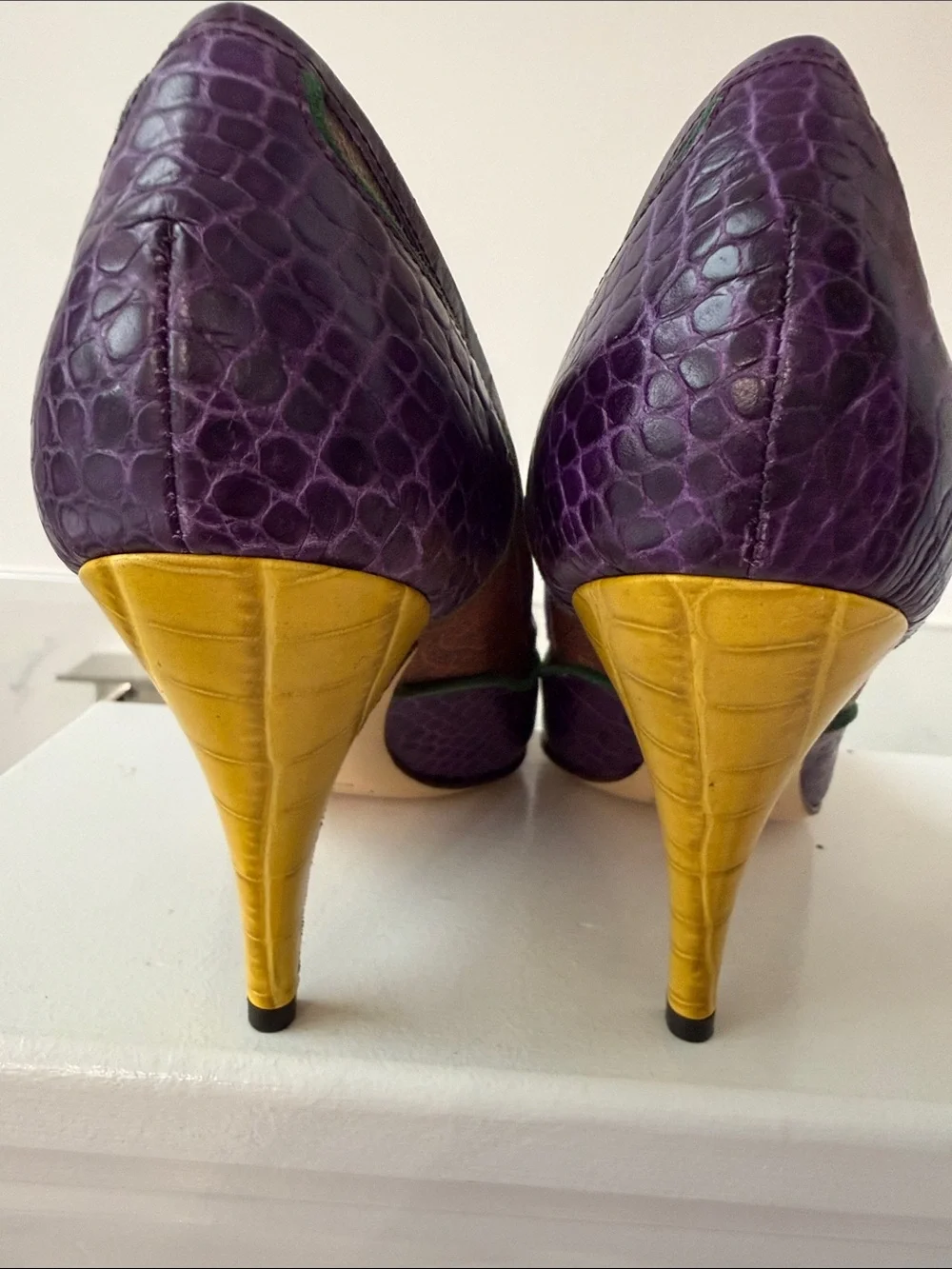 NWOT Vintage ETRO Archival Pegaso Croc Pointed Toe Pumps 38.5